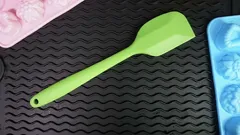 Zašto ljudi stavljaju silikonsku lopaticu u zamrzivač? – trik koji malo ljudi zna